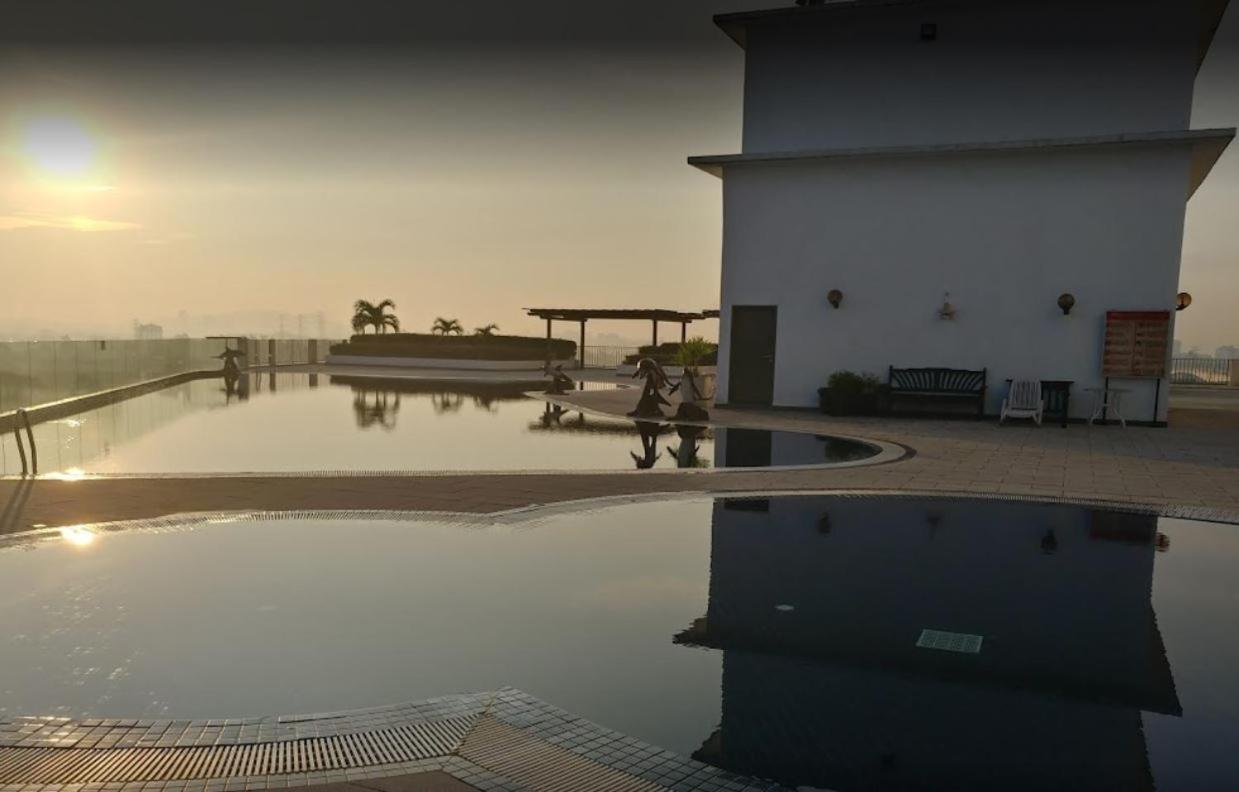 Bayu Marina Residence 3 Mins Away Mid Valley Southkey Johor Bahru Exterior foto