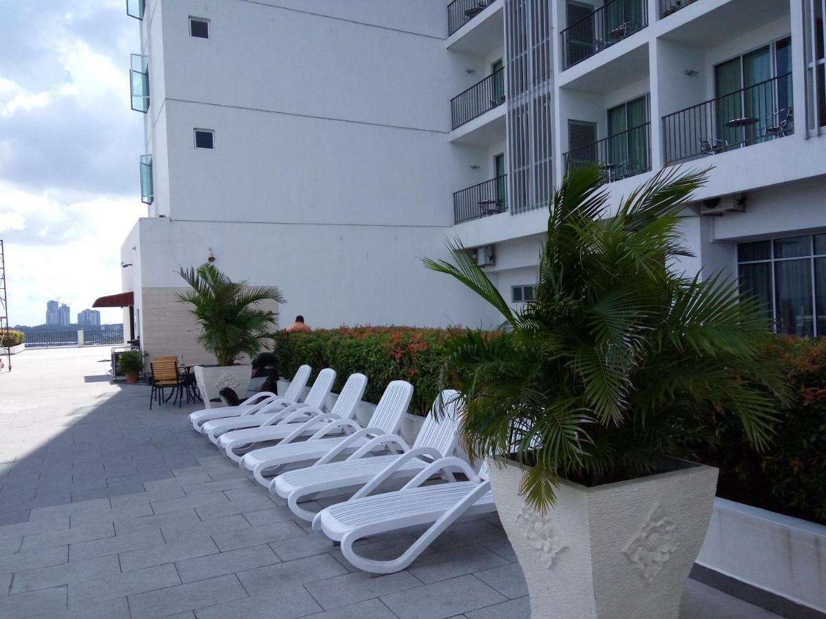 Bayu Marina Residence 3 Mins Away Mid Valley Southkey Johor Bahru Exterior foto